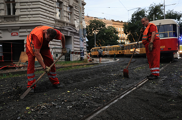 Hasiči měli po bouřkách v Praze 80 výjezdů, vodu odčerpávali i ze Státní opery