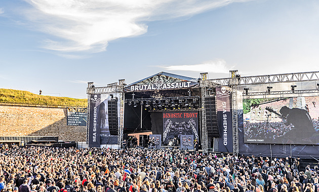 Na metalovém festivalu v Jaroměři našli mrtvého muže, policie nařídila pitvu