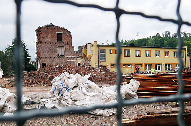 Při opravě domu spadla nosná příčka, kraj chystá novou školní kuchyň i dílny