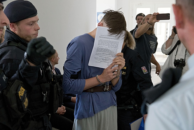 Zločin a otazník. Jak přesvědčit občany, že Ukrajinci se nevymykají?