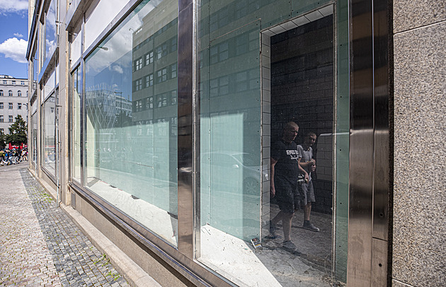 Konec spekulací. Fast food Popeys otevře svou první pobočku v Domě módy