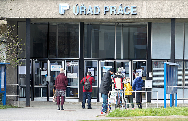 Výhružky a napadání. Úřad práce kvůli bezpečnosti úředníků zavře některé pobočky. Jaké?