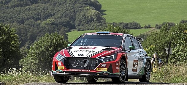Se zlínským prost�edím se Hayden Paddon seznámil b�hem oficiálního testu.