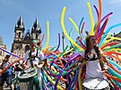Z centra Prahy vyly desítky tisíc lidí v prvodu hrdosti Prague Pride. Míí...