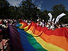 Prvod hrdosti Prague Pride dorazil na Letenskou plá, kde je eká dalí...