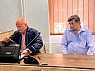 Strojvedoucí Martin Schütz (vpravo) v jednací síni Okresního soudu v Teplicích....