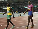 Oblique Seville z Jamajky (vlevo) a Amerian Fred Kerley po rozbhu sprintu na...