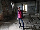 P�edseda Spolku na záchranu Hückelových vil Radek Polách v jedné z vyklizených...