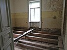 Vilu Augusta Hückela, která je v hor�ím stavu, u� kompletn� vyklidili a n�které...