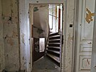 Vilu Augusta Hückela, která je v hor�ím stavu, u� kompletn� vyklidili a n�které...