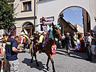 Doprovod krále pi jízd na Slováckém roku ítal 29 jezdc na koních zdobených...