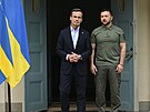 Ukrajinský prezident Volodymyr Zelenskyj se védským premiérem Ulfem...