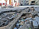 Opravy Moravsk� ulice po �tern� bou�ce a prudk�m de�ti.