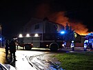 Blesk p�i siln� bou�ce zap�lil ve �ternberku d�lnu u rodinn�ho domu. Plameny...