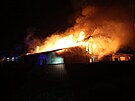Blesk p�i siln� bou�ce zap�lil ve �ternberku d�lnu u rodinn�ho domu. Plameny...