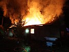 Blesk p�i siln� bou�ce zap�lil ve �ternberku d�lnu u rodinn�ho domu. Plameny...