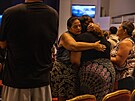 Obyvatelé Havaje truchlí po uhoelých lenech rodiny. (13. srpna 2023)