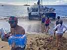Lidé na Havaj piváí zásoby pitné vody. (13. srpna 2023)