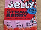 trnáctiletá dívka koupila sáek bonbon Jelly Strawberry v automatu obchodního...