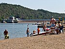 Transkemp pobl� hr�ze Hracholusk� p�ehrady u Plzn�. (15. 8. 2023)