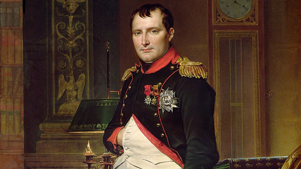 Napoleon Bonaparte pózu s rukou zastrenou pod kabátec proslavil. Uril kvli ní i postavení knoflíku na enském odvu?