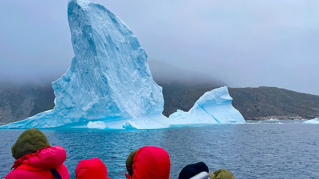 lenové nadace poblí ledovce Qaleraliq ve fjordu Tunulliarfik v jiním...