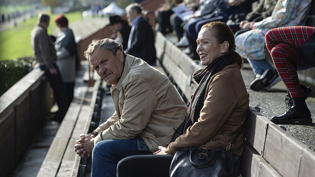 Miroslav Krobot a Zuzana Stivínová v seriálu Oktopus (2023)