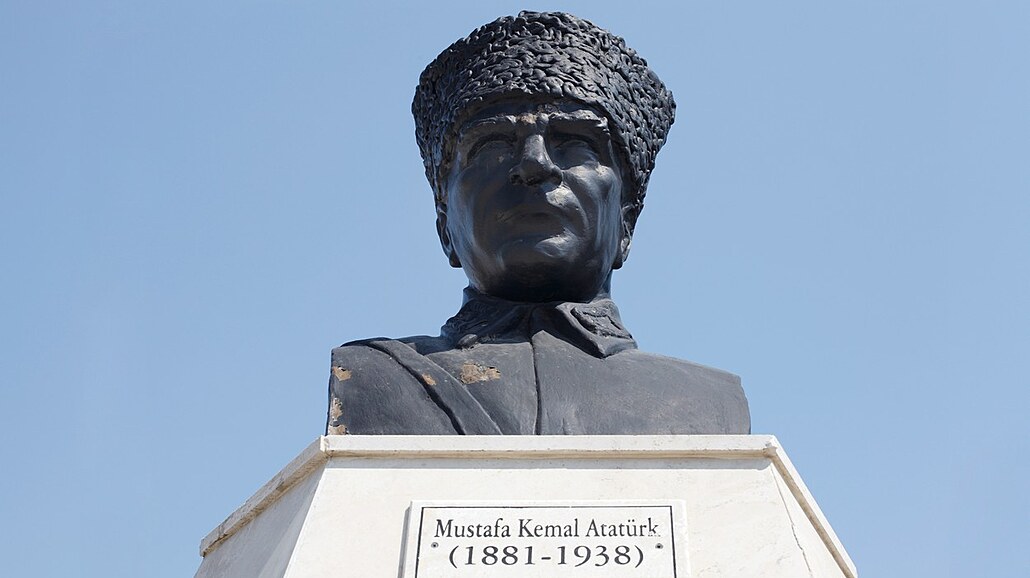Socha Mustafy Kemala Atatürka (4. ledna 2011)