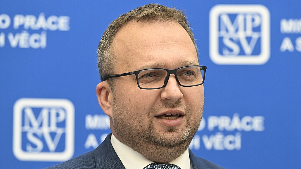 Ministr práce a sociálních věcí Marian Jurečka na snímku ze 17. srpna 2023.