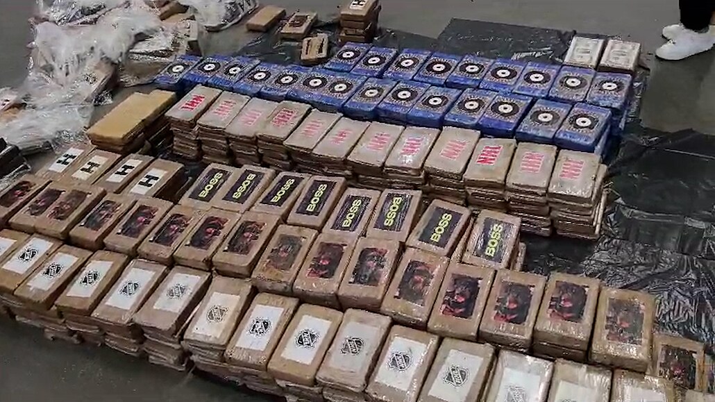 Policie na�la v Klecanech zásilku banán� s kokainem v hodnot� dvou miliard