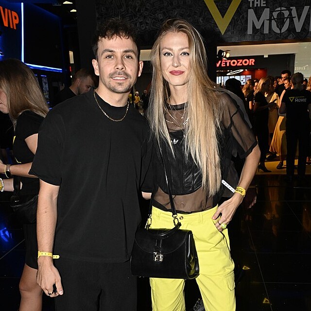 Zp�v�k Petr Lexa ze skupiny Slza a jeho partnerka, modelka a �esk� miss World 2016 Nat�lie Kotkov�