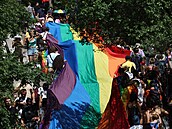 Prvod hrdosti Prague Pride dorazil na Letenskou plá, kde je eká dalí...