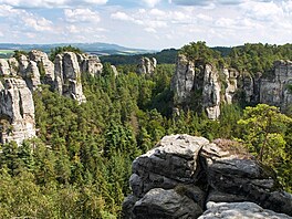 Hruboskalsko je tetí nejvtí pírodní rezervací v rámci CHKO eský ráj....