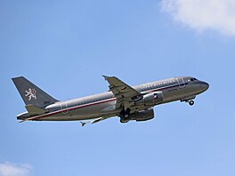 Armádní letecký speciál Airbus A-319CJ slou�í na základn� ve Kbelích ve dvou...