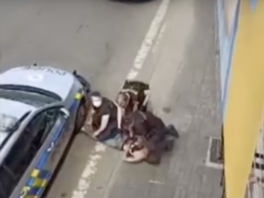 Na Facebooku se objevilo video z incidentu, které na svém webu sdílí i Romea.cz.