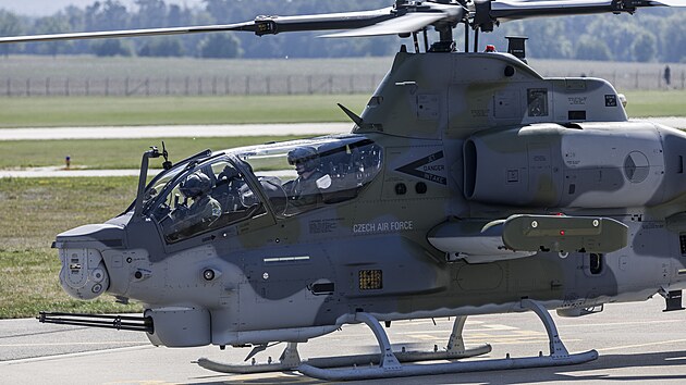 Nov vrtulnky AH-1Z Viper nahrad v armd ji zastaral, sovtsk vrtulnky Mi-24 Hind. Ty armda pouvala bezmla pl stolet. Nov technika je leh, obratnj, vkonnj, navc s monost nst irokou klu vzbroje, vetn zench stel. Podle technik je navc jejich servis v mnoha ohledech jednodu a rychlej. (17. srpna 2023)