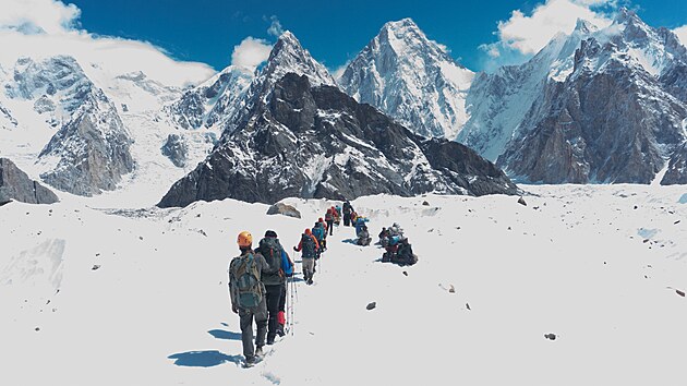 K2 je nejvy hora poho Karkram v Asii, nejvy hora Pkistnu a druh nejvy hora svta. (ilustran snmek)