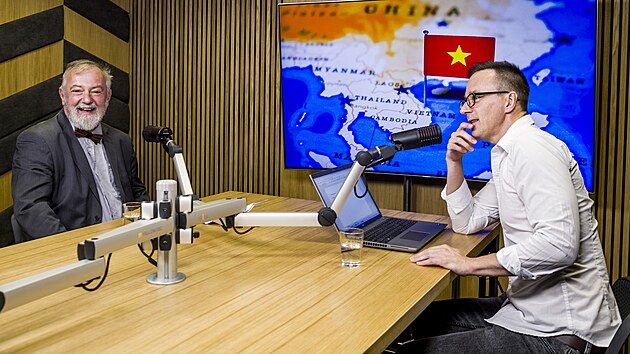 Hostem poadu Rozstel je Hynek Kmonek, velvyslanec ve Vietnamu.
