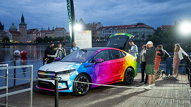 koda Enyaq Coup Respectline vystaven na Steleckm ostrov v Praze pi pleitosti Prague Pride 2023