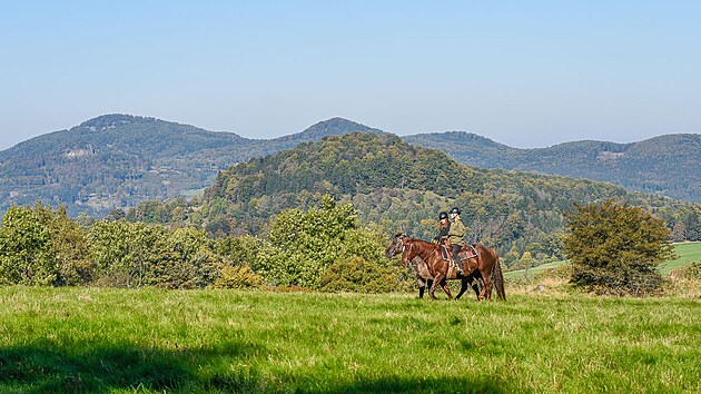 Za vrchem Klu�ky jdeme p�es n�dhern� louky s mnoha v�hledy k Polevsku.