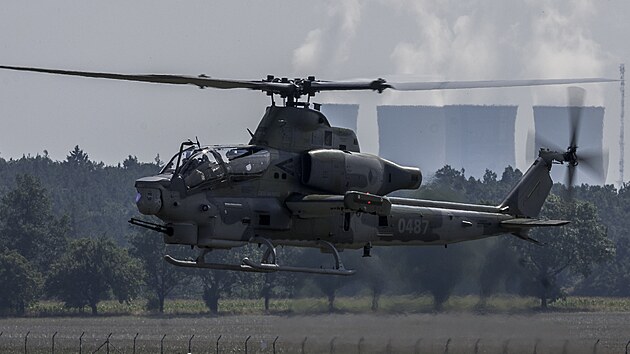 Armda ve tvrtek 17.8.2023 slavnostn pevzala prvn dva nov americk bitevn vrtulnky AH-1Z Viper. Ve slub nahrazuj stroje sovtsk vroby Mi-24.