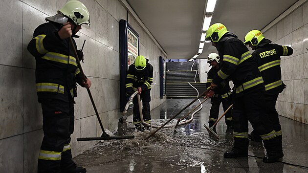 Prahou se prohnala bouka a silné det. (16. srpna 2023)