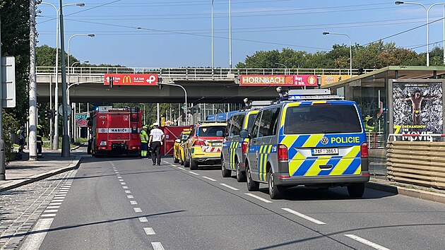 Nehoda motorke a osobnho auta v Plzesk ulici (17. srpna 2023)