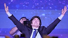 Vít�zství ultraliberálního politika Javiera Mileiho v prezidentských primárkách...