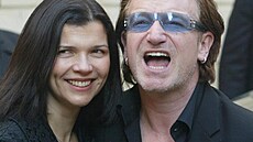 Zpvák Bono se se svou enou Ali zná u od sedmdesátých let. Dali se dohromady...