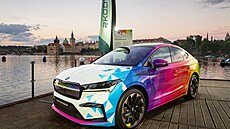 �koda Enyaq Coupé Respectline vystavená na St�eleckém ostrov� v Praze p�i...