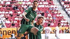 Úto�ník Tomá� �van�ara z Borussie Mönchengladbach se raduje ze svého gólu.