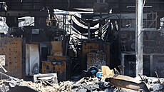 Následky požáru průmyslové haly v Žebráku na Berounsku. (15. srpna 2023)