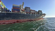 Kontejnerová loď Joseph Schulte opouští přístav Oděsa, aby proplula dočasným...
