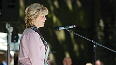 První dáma Eva Pavlová nav�tívila p�ehlídku K�ehká krása v Jablonci nad Nisou...